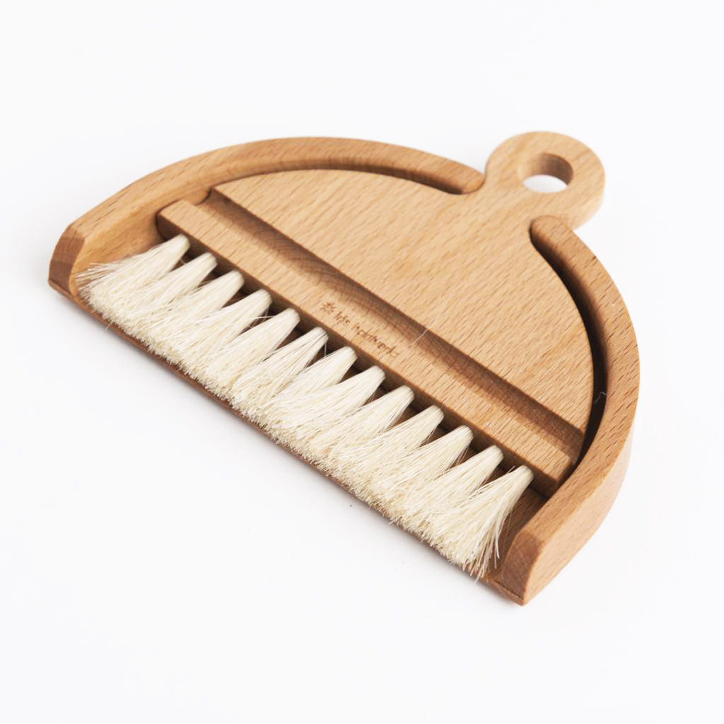 Iris Hantverk Table Brush Set